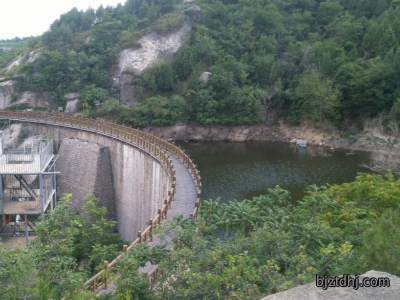 太平洋为凤凰岭河道治理工程输送混凝土